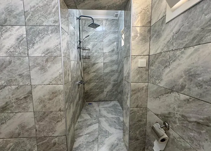 Hotel apartamentowy Guemuesluek *